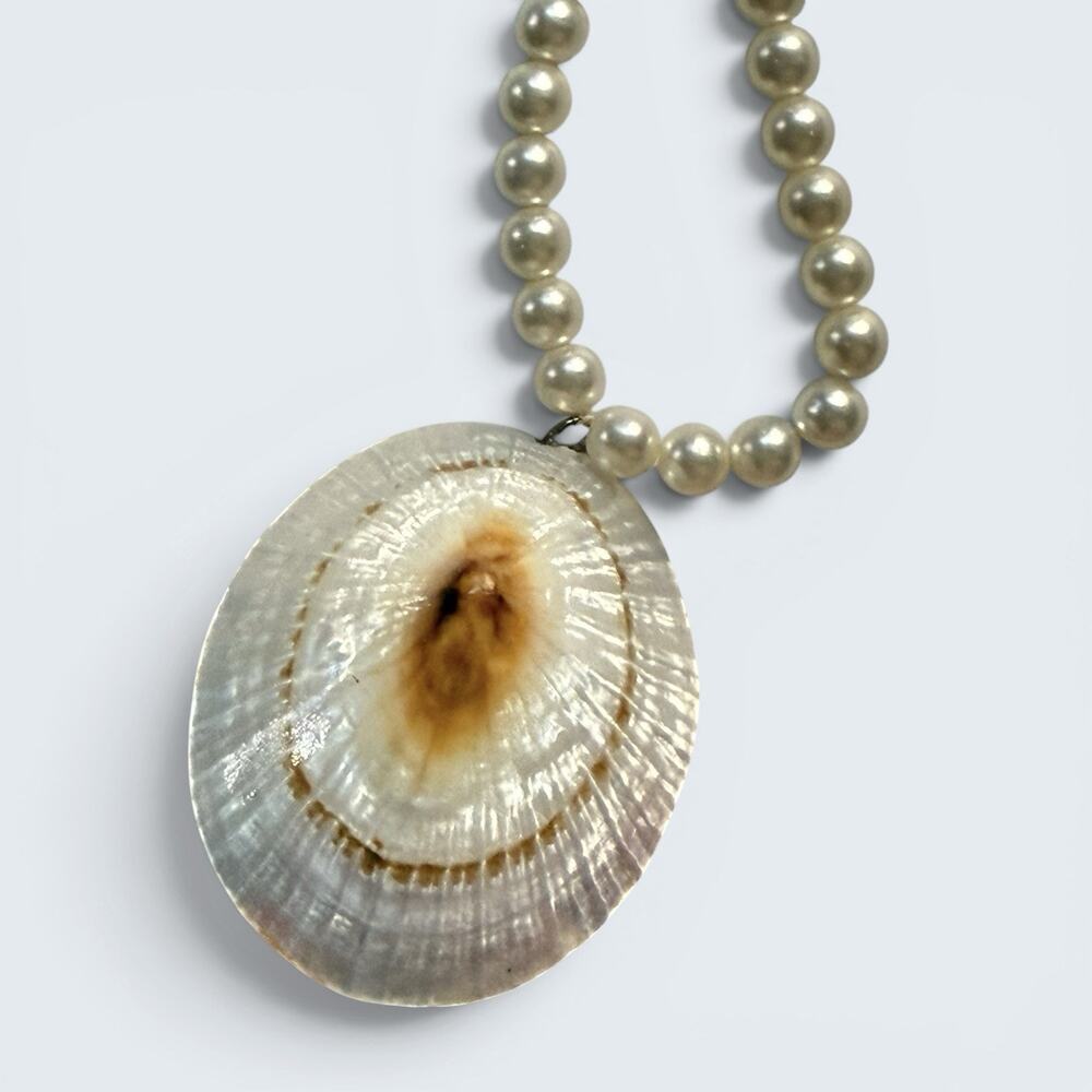 Hawaiian Koele Kuele Polished Luster Sea Shell Pendant Faux Pearl Necklace - Picture 5 of 9